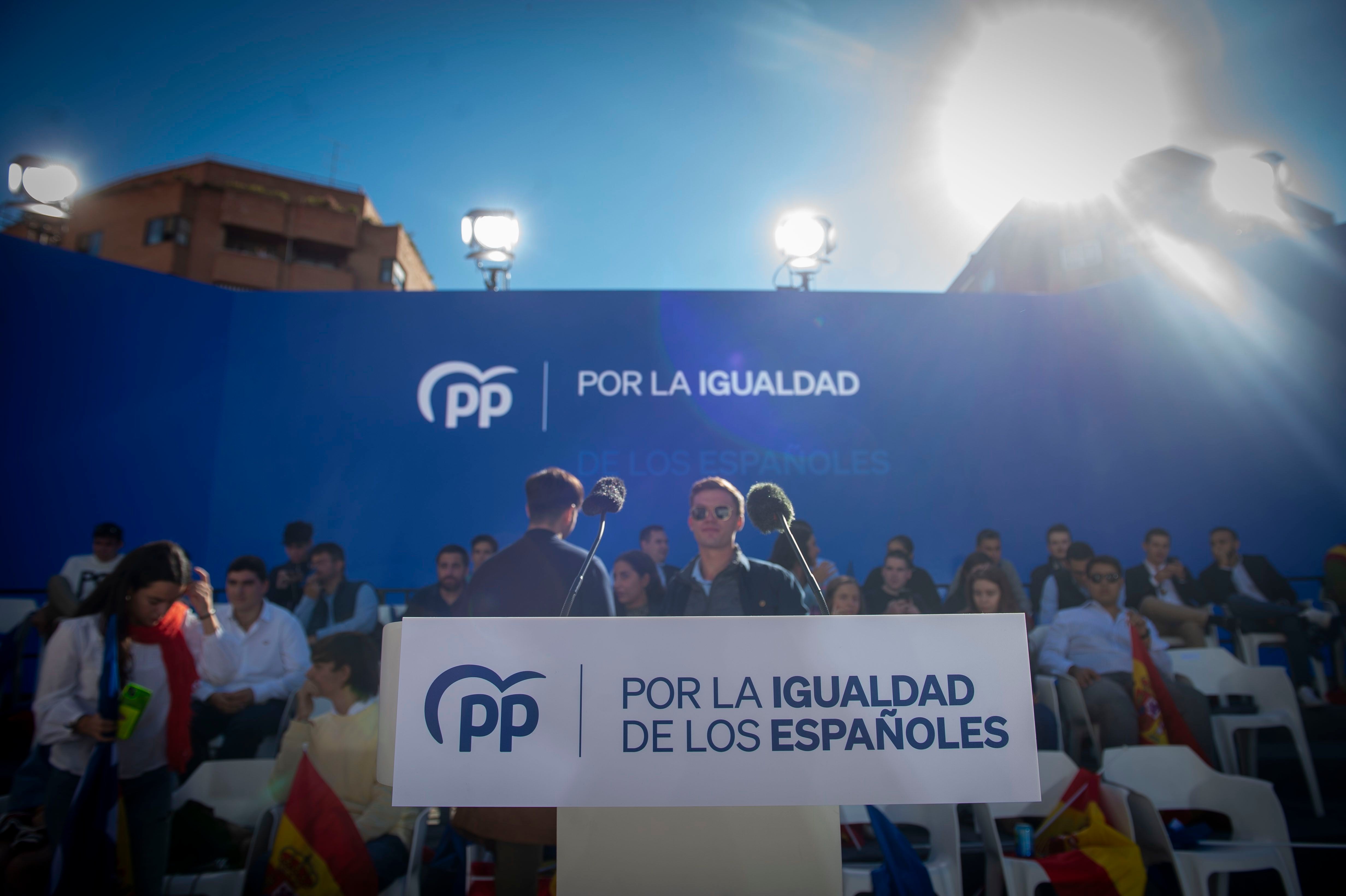 Atril del mitin del PP contra una potencial amnistía.