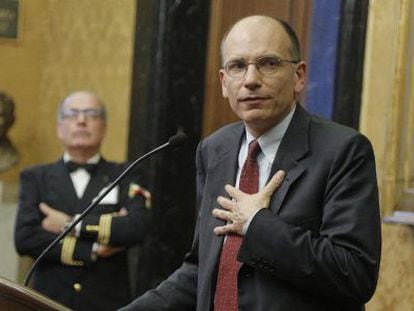 Enrico Letta se dirige a los medios de comunicaci&oacute;n , el 25 de abril, al comenzar las consultas con los partidos para formar nuevo gobierno