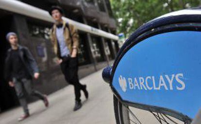 Publicidad del Barclays en una bici de alquiler.