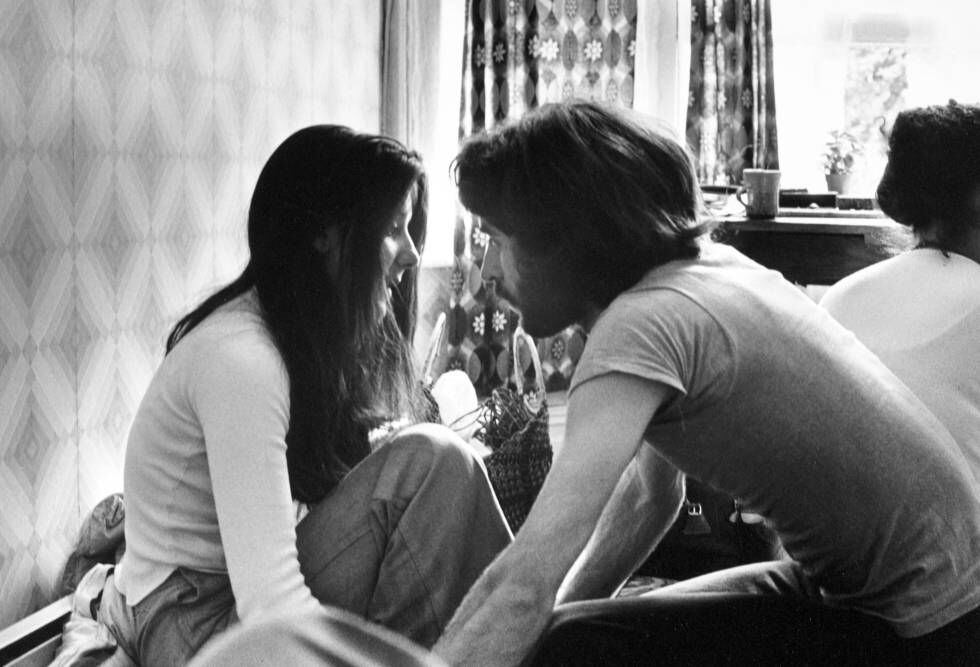 Joaquín Sabina y Sonia Tena (hermana del crítico musical Carlos Tena), en una casa que compartieron en Camden Town (Londres) en 1974.