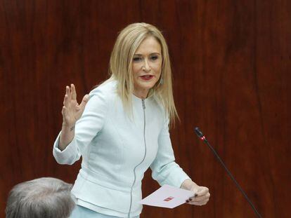 La presidenta Cristina Cifuentes el pasado jueves en el pleno de la Asamblea de Madrid. 