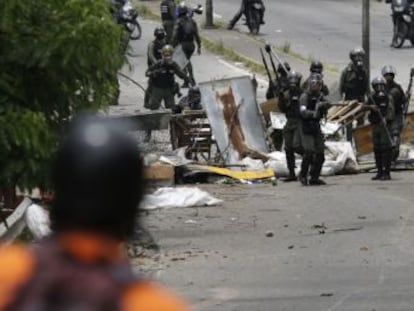 Graves disturbios en Caracas durante la jornada de votación, con al menos una decena de muertos