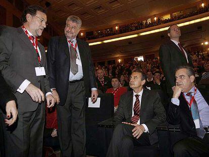 De izquierda a derecha, Mariano Rajoy, José María Fidalgo, José Luis Rodríguez Zapatero y Celestino Corbacho, en el congreso de CC OO.