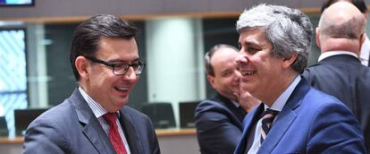 El ministro de Economía, Román Escolano, junto al presidente del Eurogrupo, Mario Centeno.