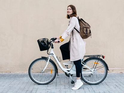 Más de un siglo compitiendo con bicicletas deportivas para que las de paseo sigan llamándose “de mujer”