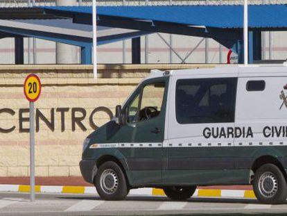 La Guardia Civil traslada a Pedro Pacheco a la prisi&oacute;n Puerto III.