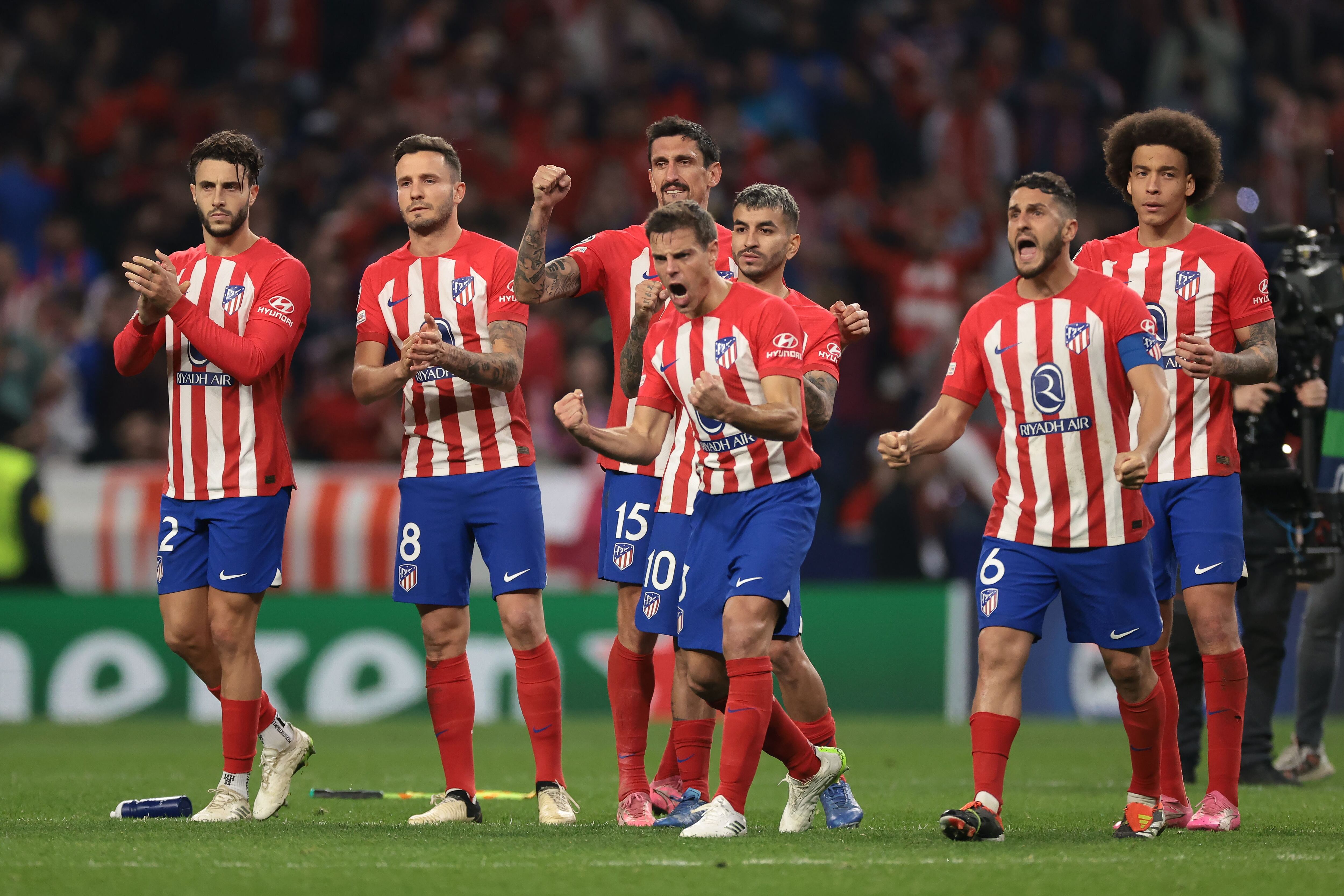 Los jugadores del Atlético celebran el pase a los cuartos de final de la Champions.
