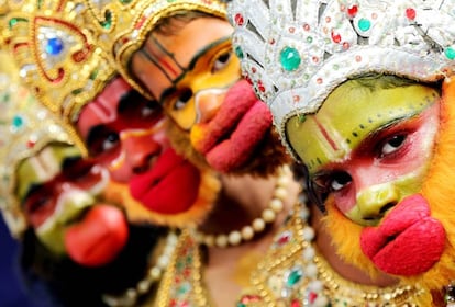 Unos niños disfrazados durante la celebración del Día de la Infancia en Bangalore, India el pasado 13 de noviembre.