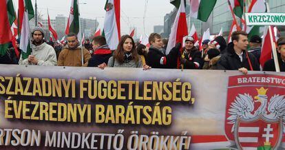 Húngaros del partido xenófobo Jobbik han llegado este domingo a Varsovia.