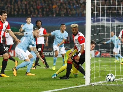 Stones marca el primer gol del Manchester City.