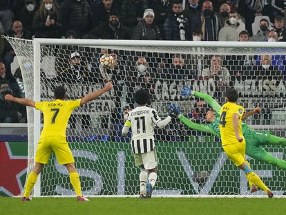 Pau Torres logra el segundo gol del Villarreal ante la Juventus. AP