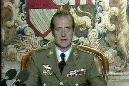 El rey Juan Carlos I se dirige a la nación en la madrugada del 24 de febrero de 1981.