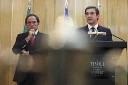 El primer ministro portugués, Pedro Passos Coelho (derecha), junto con Paulo Portas.
