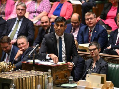 El primer ministro británico, Rishi Sunak, interviene en la sesión de control al Gobierno en la Cámara de los Comunes, este miércoles.