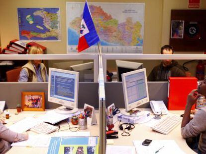 Varios empleados de Anesvad, en la sede de la ONG en Bilbao. 