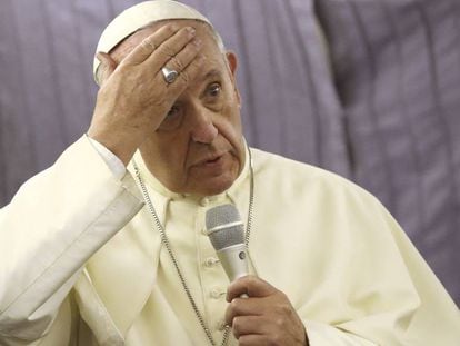 El Papa Francisco se dirige a los periodistas