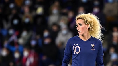 Kheira Hamraoui durante un amistoso con la selección francesa en febrero.