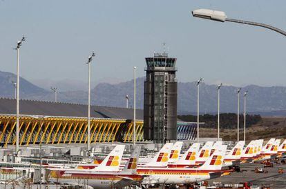 Aviones de Iberia estacionados en el aeropuerto madrile&ntilde;o de Barajas. 