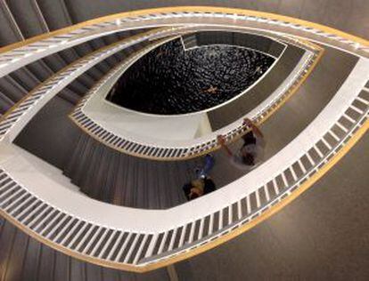 Escaleras interiores del Museum of Contemporary Art, en Chicago.