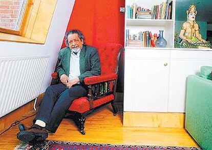 V. S. Naipaul, cuya familia es de origen indio, nació en 1932 en Chaguanas, en la isla de Trinidad y Tobago.