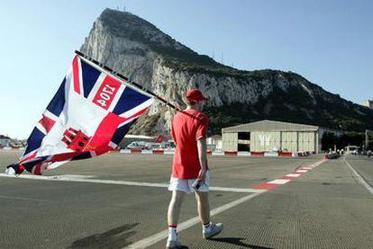 Un manifestante en los actos de celebración del tricentenario de Gibraltar, en 2004.