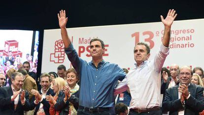 El secretario general del PSOE, Pedro Sánchez, junto al secretario general del PSOE-M, José Manuel Franco, en la clausura del XIII Congreso del PSOE-M.