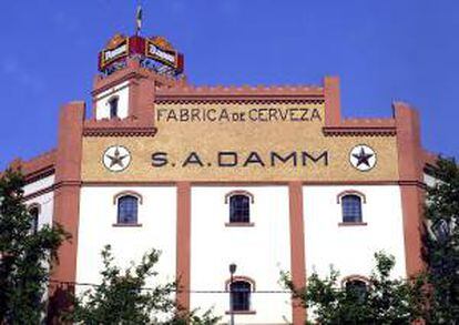 Vista que la fábrica de cervezas Voll-Damm tiene en Barcelona. EFE/Archivo