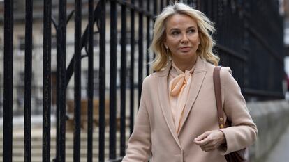 LONDON, ENGLAND - MARCH 29: Corinna Larsern Corinna zu Sayn-Wittgenstein-Sayn arrives for a court hearing at the Royal Courts of Justice on March 29, 2022 in London, England. Last week a High Court Judge ruled that since King Juan Carlos of Spain abdicated in 2014 he no longer has sovereign immunity and can face a harassment claim from his former lover Corinna zu Sayn-Wittgenstein-Sayn, also known as Corinna Larson. She claims he spied on and harassed her and her children and is claiming damages. (Photo by Dan Kitwood/Getty Images)