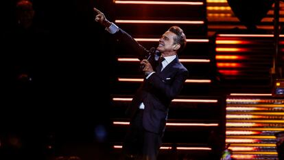 Luis Miguel durante un concierto en el Movistar Arena, Buenos Aires, el 4 de agosto de 2023.