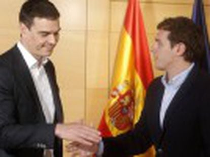 Pedro Sánchez y Albert Rivera se reúnen durante más de dos horas antes de la cita del secretario general del PSOE con Pablo Iglesias