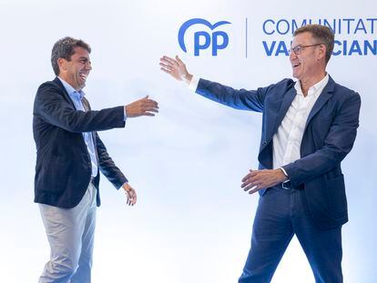 Carlos Mazón (izquierda) y Alberto Núñez Feijóo, en la reunión de la Junta Directiva Regional del PP, el día 7 en Valencia.