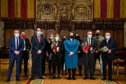 L'alcaldessa Ada Colau amb els Ramblistes d'Honor.