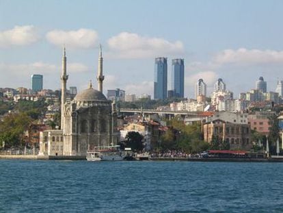 Otra estampa de la ciudad de Estambul desde el río Bósforo.
