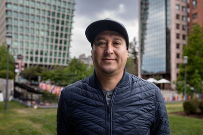 Jammy Benitez, trabajador de 36 años, en Santiago, Chile, el 02 de Noviembre de 2023.