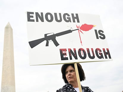 Gun control advocates participate in the "March for Our Lives" as they protest against gun violence during a rally near the Wahington Monument on the National Mall in Washington, DC, June 11, 2022. - Protesters are demonstrating across the US for tighter firearms laws to curb devastating gun violence plaguing the country. (Photo by SAUL LOEB / AFP)