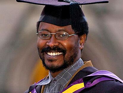 Sammy Gitau, el día de su graduación por la Universidad de Manchester.