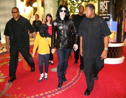 En una entrevista para el documental ‘Living with Michael Jackson’ (2003), el cantante le contó a Martin Bashir que el tercero de sus hijos, Prince Michael Jackson II (más conocido como 'Blanket', primero, y 'Bigi', después) había nacido por un vientre de alquiler. “Utilicé una madre gestante con mis propios espermatozoides”, le contó. Y añadió: “Ella no me conoce, yo no la conozco”.