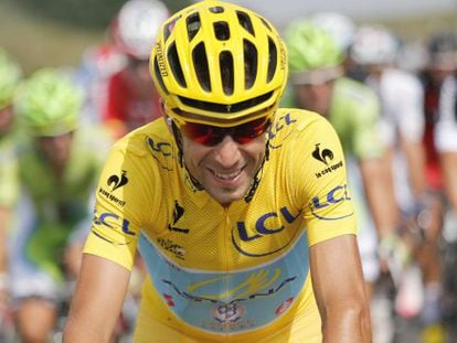Nibali, vistiendo el maillot de amarillo en la última etapa, este domingo.