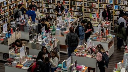 Visitantes de la feria internacional del libro de la ciudad de Guadalajara en la edición 2019.