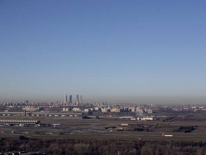 La boina de contaminación de Madrid vista desde Paracuellos del Jarama.