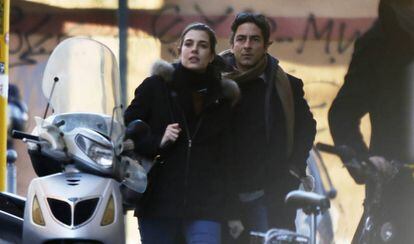 Carlota Casiraghi y Lamberto Sanfelice, por las calle de Roma.