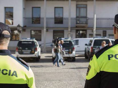 Dos polic&iacute;as locales de Valdemoro (Madrid).