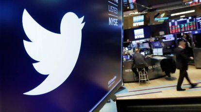 Logo de Twitter en un monitor en el parqué de Wall Street