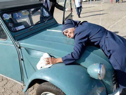 Una animadora en el Jarama Vintage Festival recuerda a Sor Citroën (1967), protagonista de la película homónima de Pedro Lazaga.