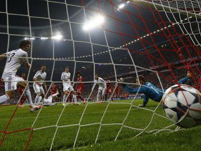Ramos marca uno de sus goles.