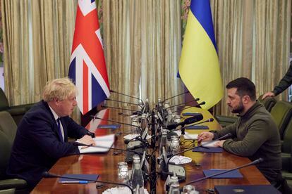 El primer ministro británico se reunía con el presidente de Ucrania, Volodímir Zelenski, en Kiev, el 9 de abril de 2022.
