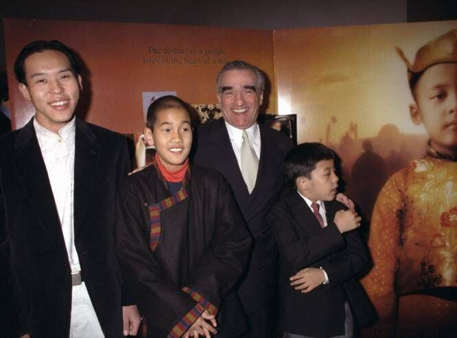 Martin Scorsese, en el estreno de ‘Kundun’ con los actores que encarnaron en diferentes edades al Dalai Lama.