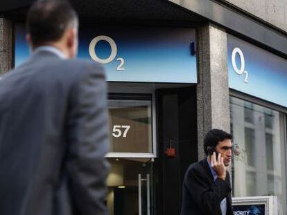 Una tienda de O2 en Londres. / SIMON DAWSON (BLOOMBERG)