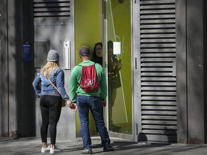 Bloque de pisos turísticos en la calle Consell de Cent de Barcelona.