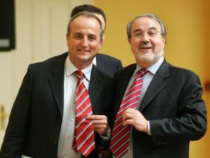 Sebastián (izq.) y Solbes en 2005, en Moncloa.